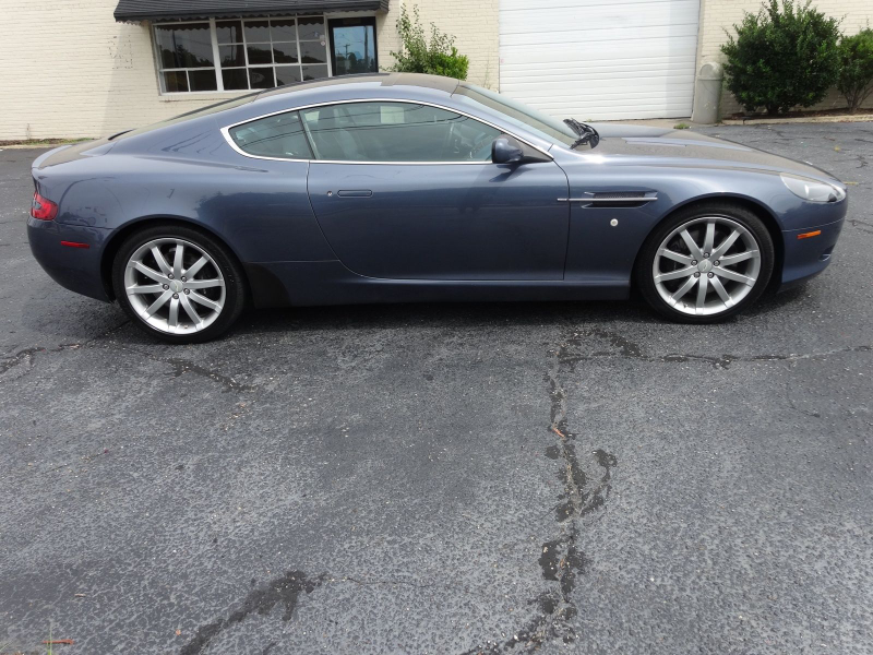 Illustration for article titled Now You Can Buy a V12 Aston Martin For The Price Of A Toyota Camry